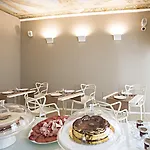 Borgoleoni 18 - And Breakfast 2*