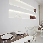Borgoleoni 18 - And Breakfast 2*