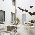 Borgoleoni 18 - And Breakfast 2*