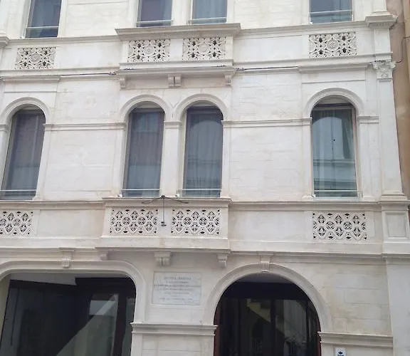 Borgoleoni 18 - Room&breakfast Ferrara