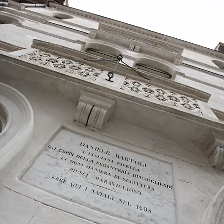 Borgoleoni 18 - And Breakfast 2*