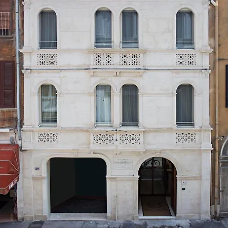 Borgoleoni 18 - And Breakfast فندق مبيت وإفطار 2*