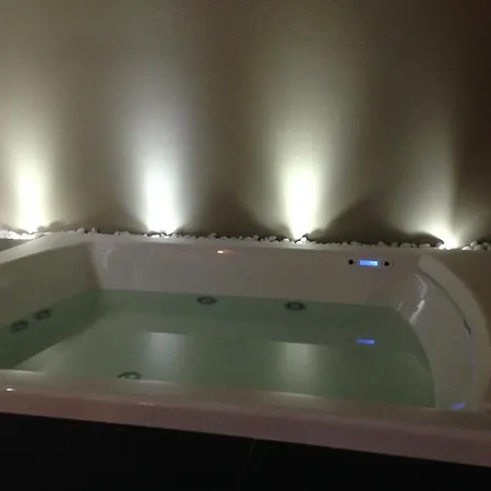 Borgoleoni 18 - And Breakfast فندق مبيت وإفطار فيرّارا