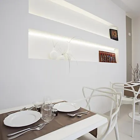 Borgoleoni 18 - And Breakfast 2*