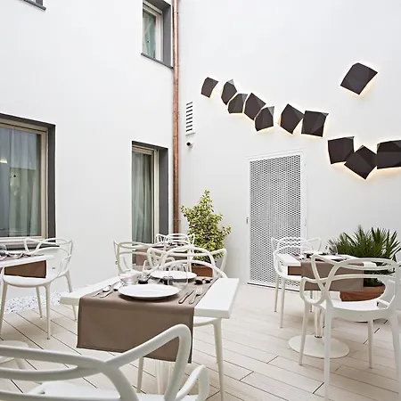 Borgoleoni 18 - And Breakfast 2*