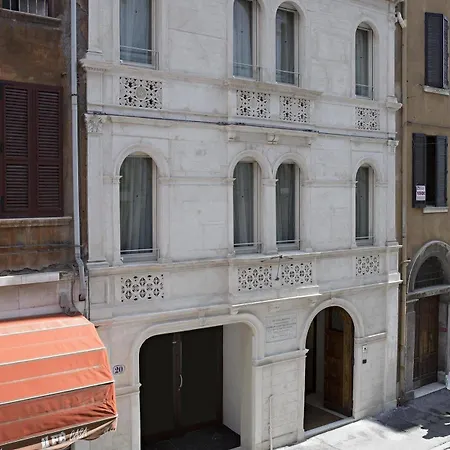 Bed & Breakfast Borgoleoni 18 - And Breakfast