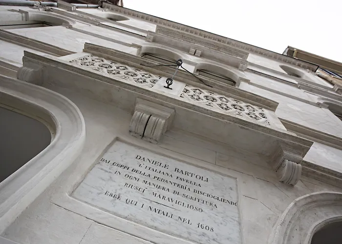 Borgoleoni 18 - And Breakfast 2*